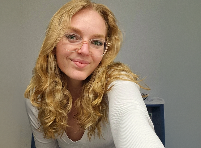 Ein Porträt von Karolina Bobsin.